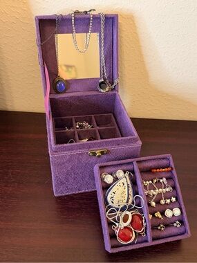 Vint - Mod Jewelry all Silver Tone W/ 925 Pcs & jewelry box included